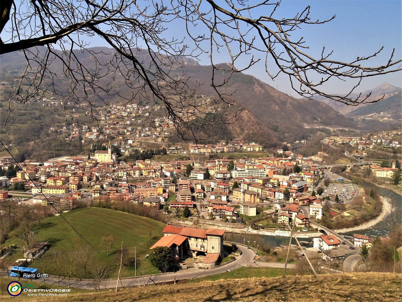 01 Salgo sui sentieri fioriti sopra casa.JPG -                                